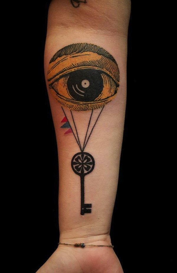 I love this eye balloon with key.