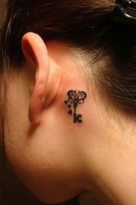 Initials with little hearts key tattoo behind the ear looks amazing.
