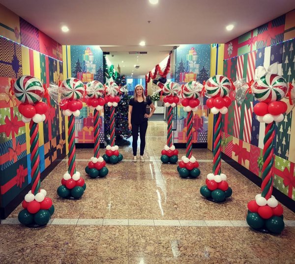 Awesome balloons peppermint swirls corridor decor of office.