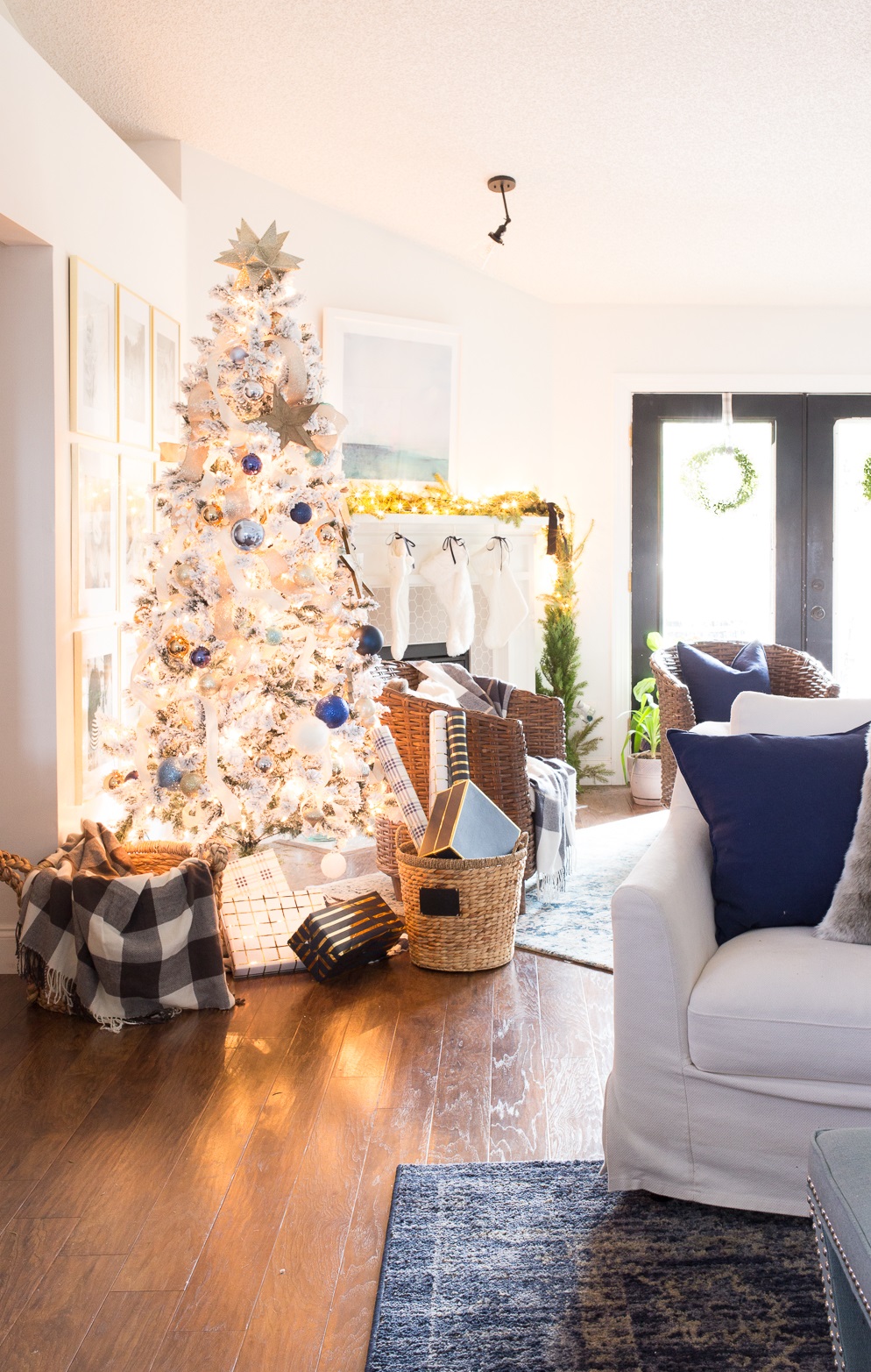 Elegant blue & white Christmas tree.