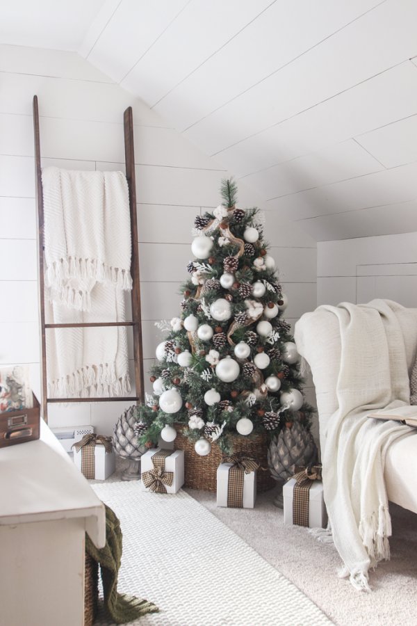 Fabulous Christmas tree decorated with burlap ribbon, giant white bulbs, pinecones, and shiplap.