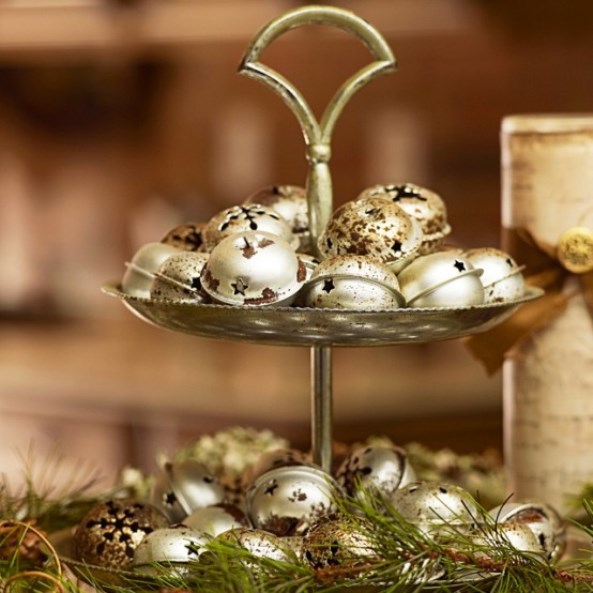 Lovely jingle bell table tip decoration.