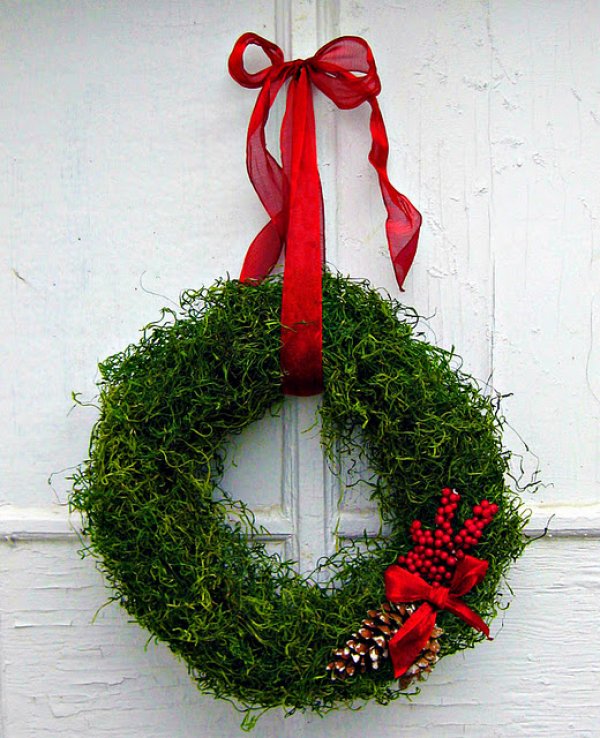Moss wreath for Christmas home decor.