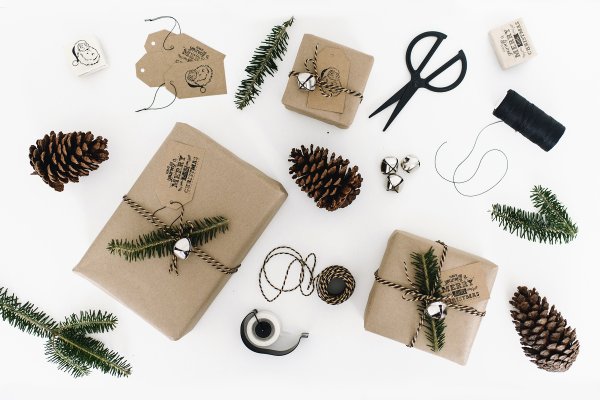Natural gift wrapping for Christmas.
