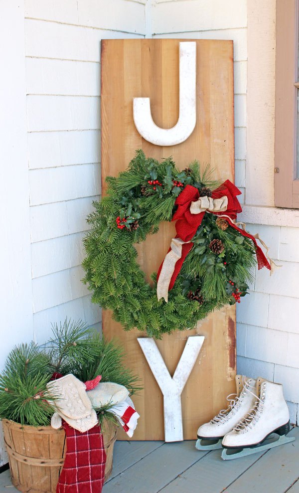 Natural wreath joy sign board.