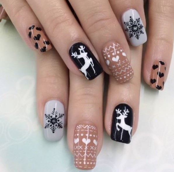 Stunning Christmas nails.