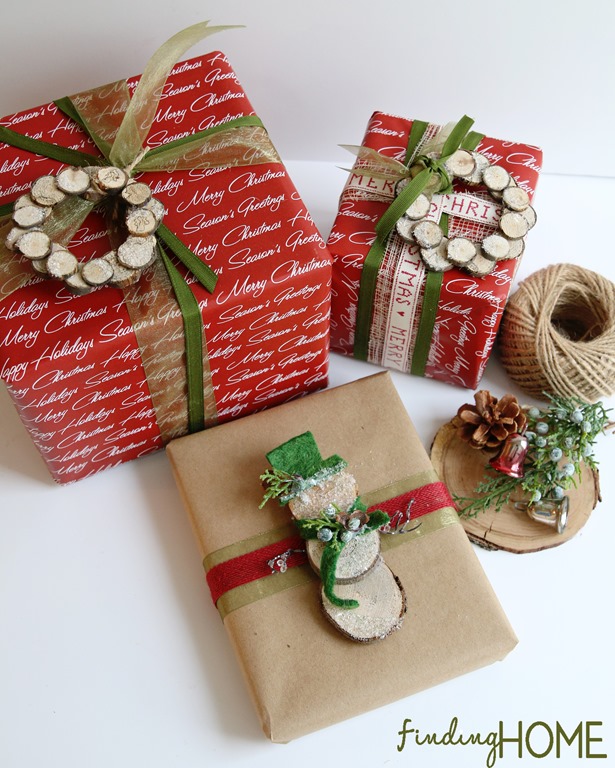 Wood slice wreath and snowman gift wrapping idea for Christmas.