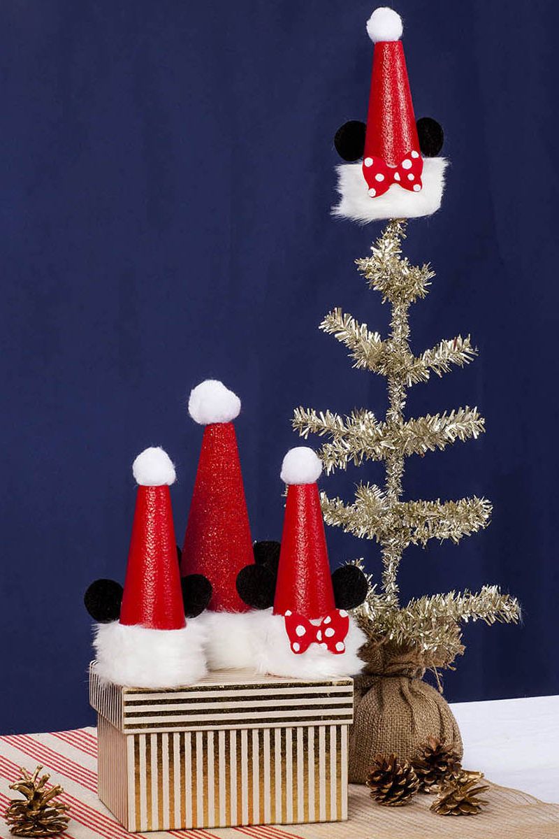 Adorable mickey tree topper.  Disneyworld Theme Décor For Christmas