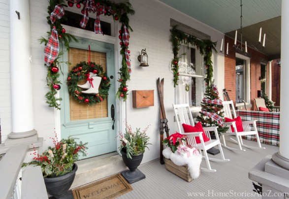 Amazing plaid theme Christmas porch decor ideas.