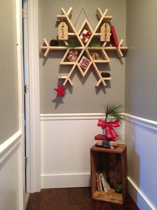 Awesomen reclaimed wood snowflake shelf.