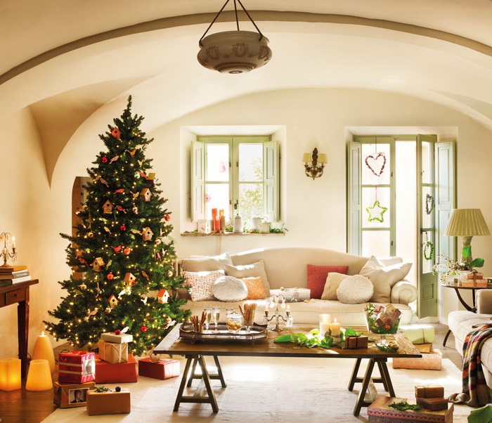 Small Living Room With Beautiful Christmas Decorating Ideas