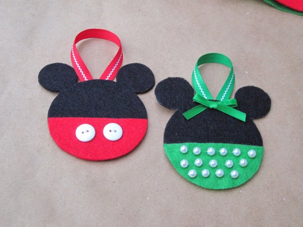Felt mickey and minnie mouse ornament.