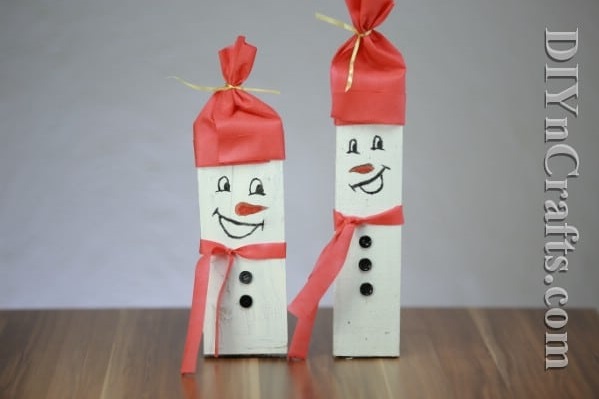 Nice rustic snowman for Christmas indoor and outdoor decor.