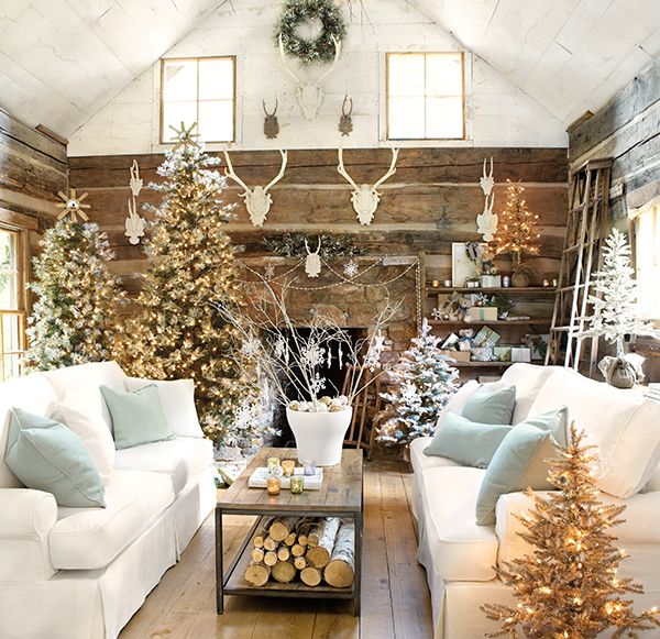 Spectacular Christmas living room decoration.