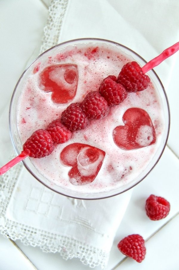Raspberry moscato cocktail with heart shape ice.