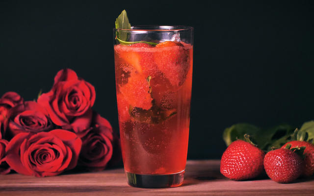 Basil strawberry kombucha drink.