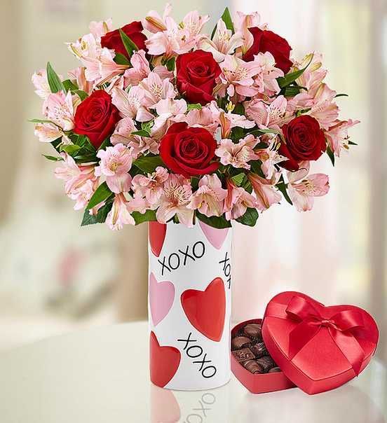 Chic XOXO vase with roses.