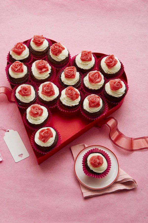 Mini rosebud cupcakes.