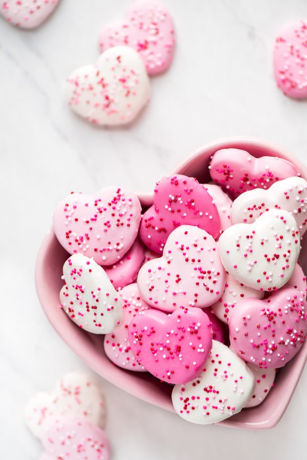White and pink circus heart cookies.