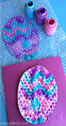 Bubble wrap Easter egg stamp craft for kids.