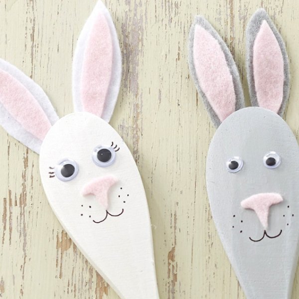 Dashing Easter bunny spoon puppets.