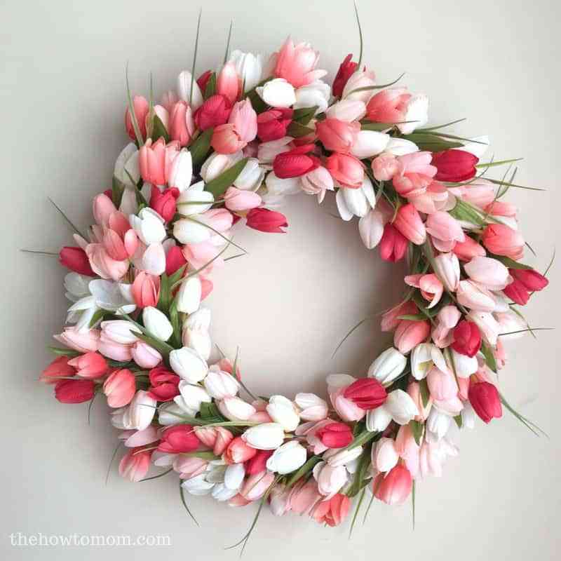 Graceful tulip wreath for spring.