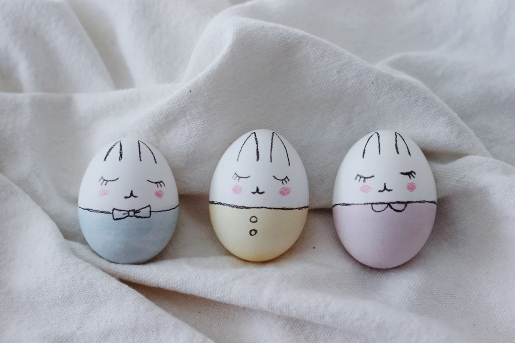 Simple and easy bunny Easter eggs.