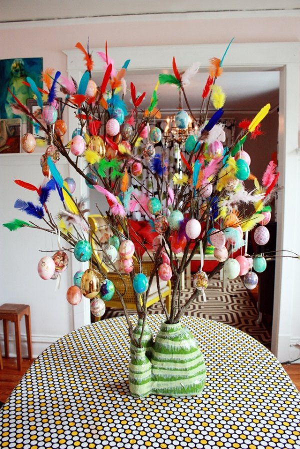 Wonder idea to decor Easter tree.
