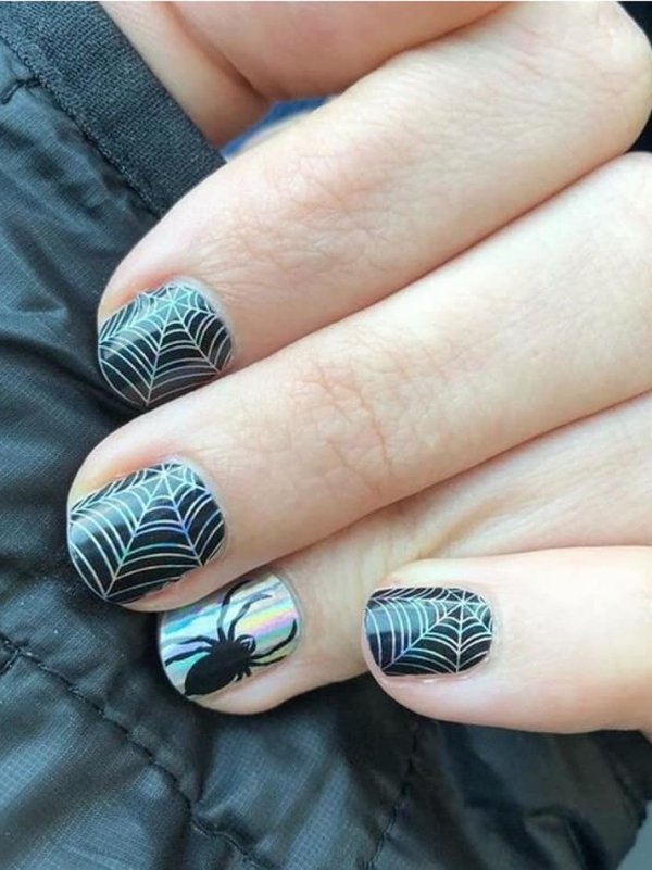 Chic spider web nails. Pic by josjamberry