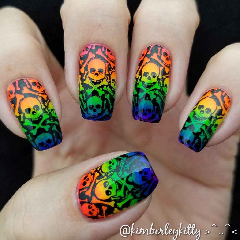 Colorful skull nails for Halloween party. Pic by kimberleykitty