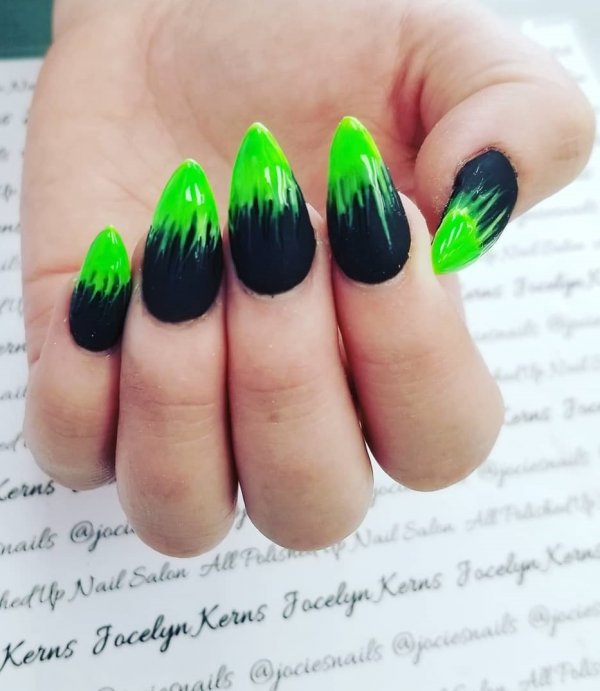 Green and black ombre stiletto nails. Pic by jacqueline_ellice