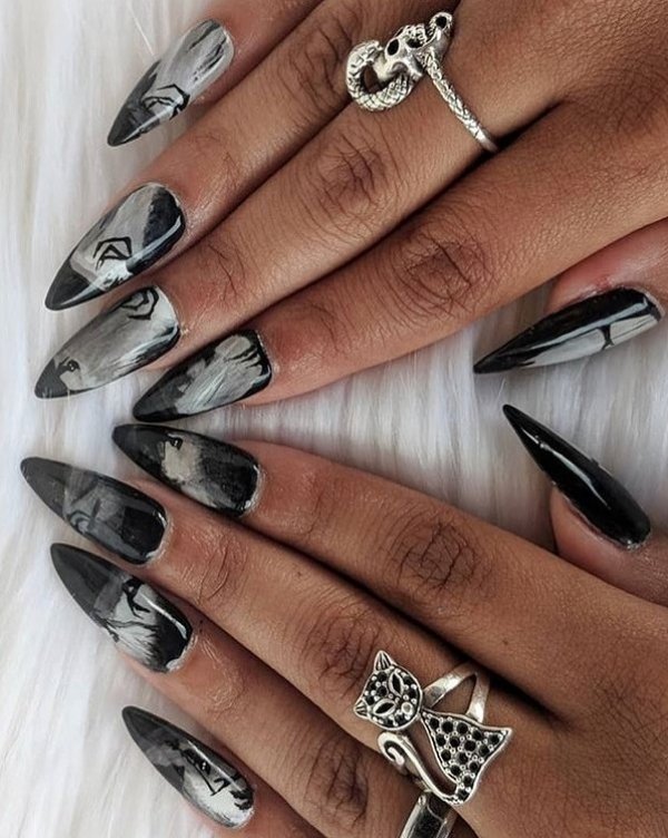 Smoky and witchy nails. Pic by cutenailstudi