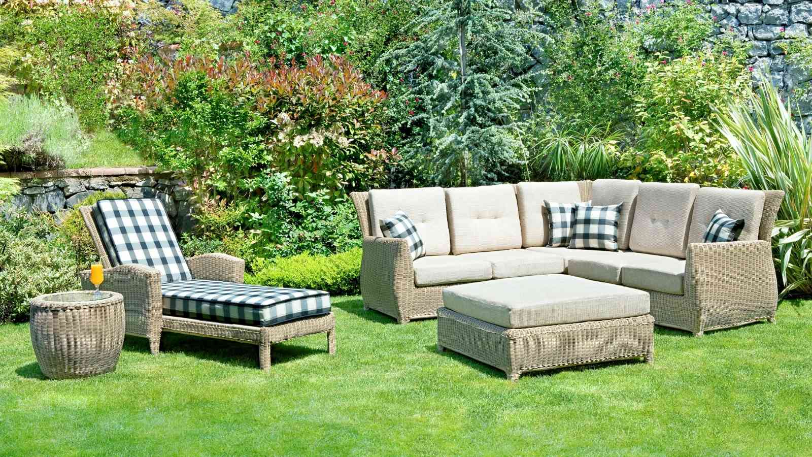 Furniture For Summer Cottages And Gardens