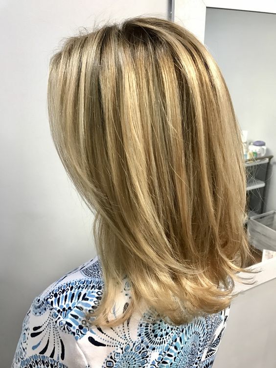 Shoulder Length Straight Balayage Hairs With Blonde Highlights